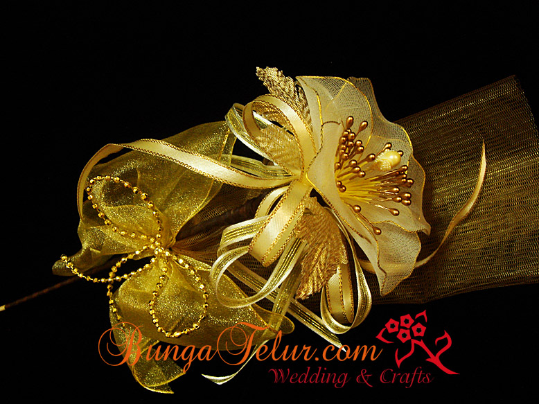 bunga-telur-stokin-cream-gold