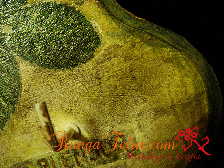 crackle-effect-jo-sonja-with-walnut-stain